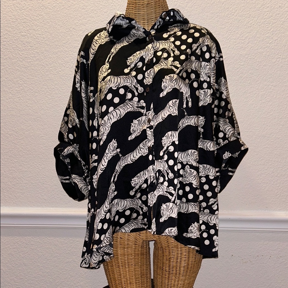 Eesome Black & White Tiger and Polka Dot Silky Button Down Short Sleeve Shirt